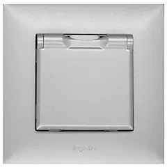 როზეტი LEGRAND 768218 დამიწებით ჩარჩოს გარეშე ვერცხლისფერი ხუფით — როზეტები და ჩამრთველები